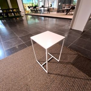 Minotti Duchamp outdoor bijzettafel wit 