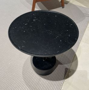 Cassina 194.M2 bijzettafel - zwart