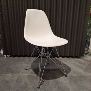 Eames plastic side chair DSR wit