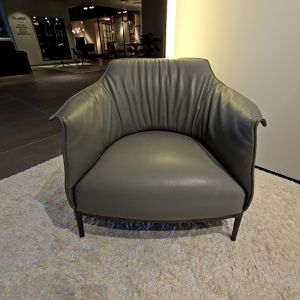Poltrona frau Archibald fauteuil grijs 