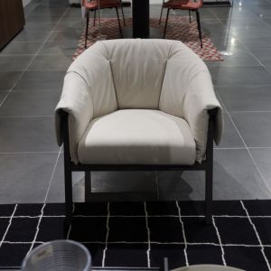 Ligne Roset Okumi fauteuil wit 