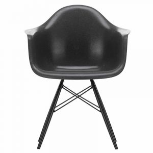 Vitra Eames Fiberglass Armchair DAW stoel 