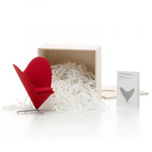 miniatur-heart-shaped-cone-chair-329903_1024x1024@2x.jpg